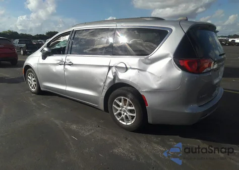 2021 Chrysler Voyager Lxi z USA, uszkodzony, nr VIN 2C4RC1DG6MR506262